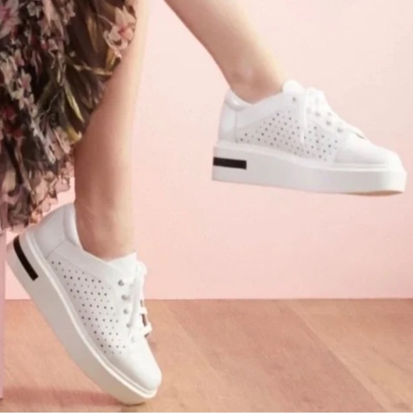 Linea Paolo Kendra White Perferated Platform Sneaker size 7.5 - Picture 1 of 12